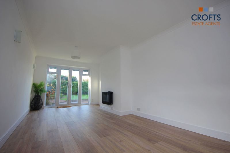 Property photo 3 of 11 Lounge