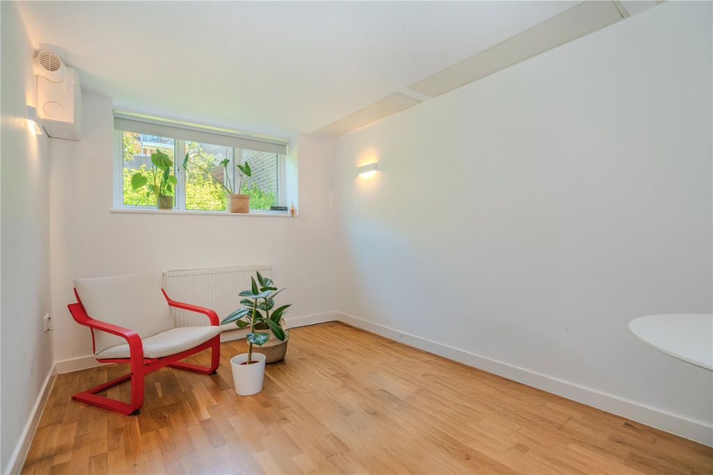 Property photo 2 of 10 Picture No. 13