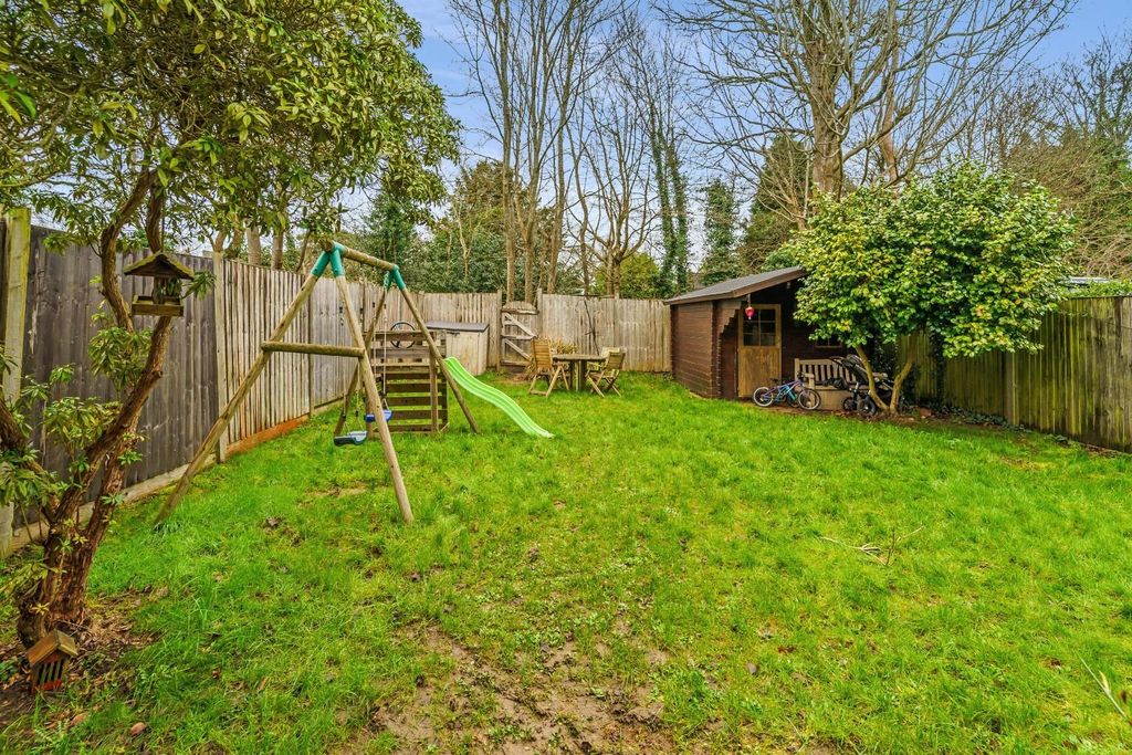 Property photo 2 of 14 Thornfield Road