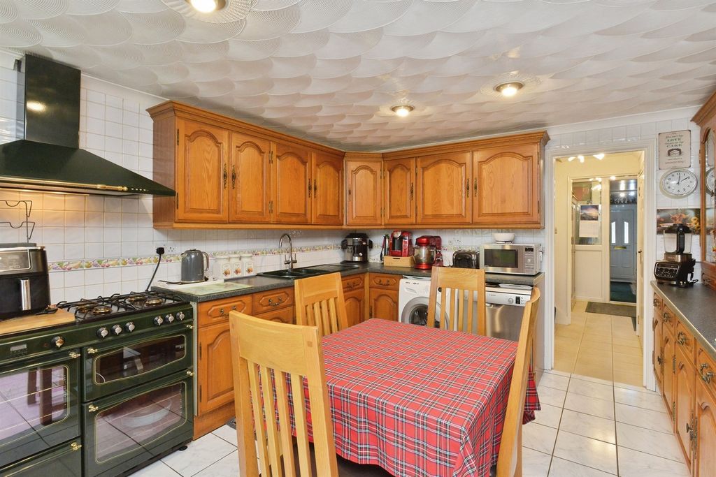 Property photo 2 of 21