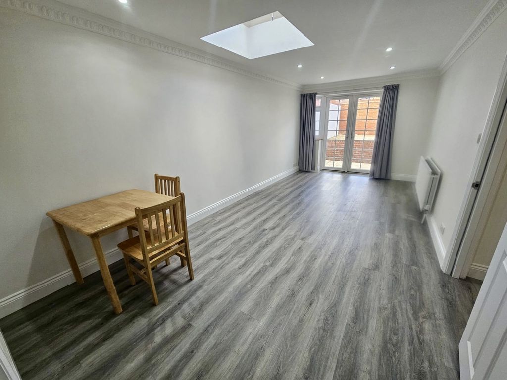 Property photo 2 of 9 Photo 2