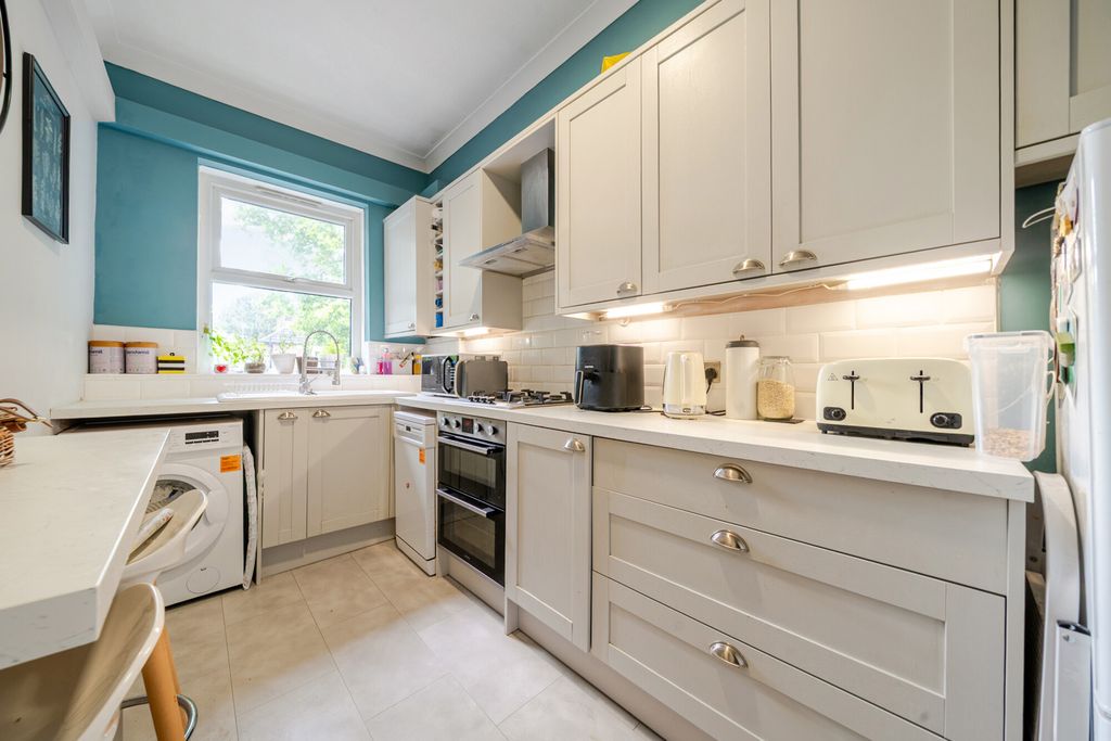 Property photo 3 of 16 1514779-4-6A99ba0...