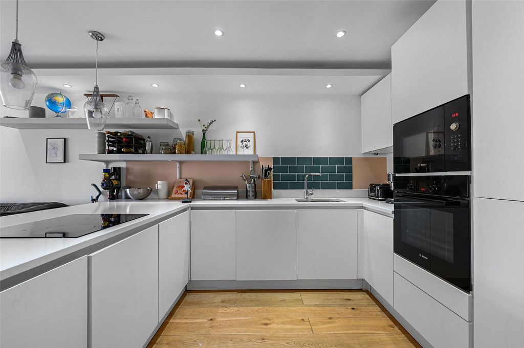 Property photo 3 of 18 Kitchen