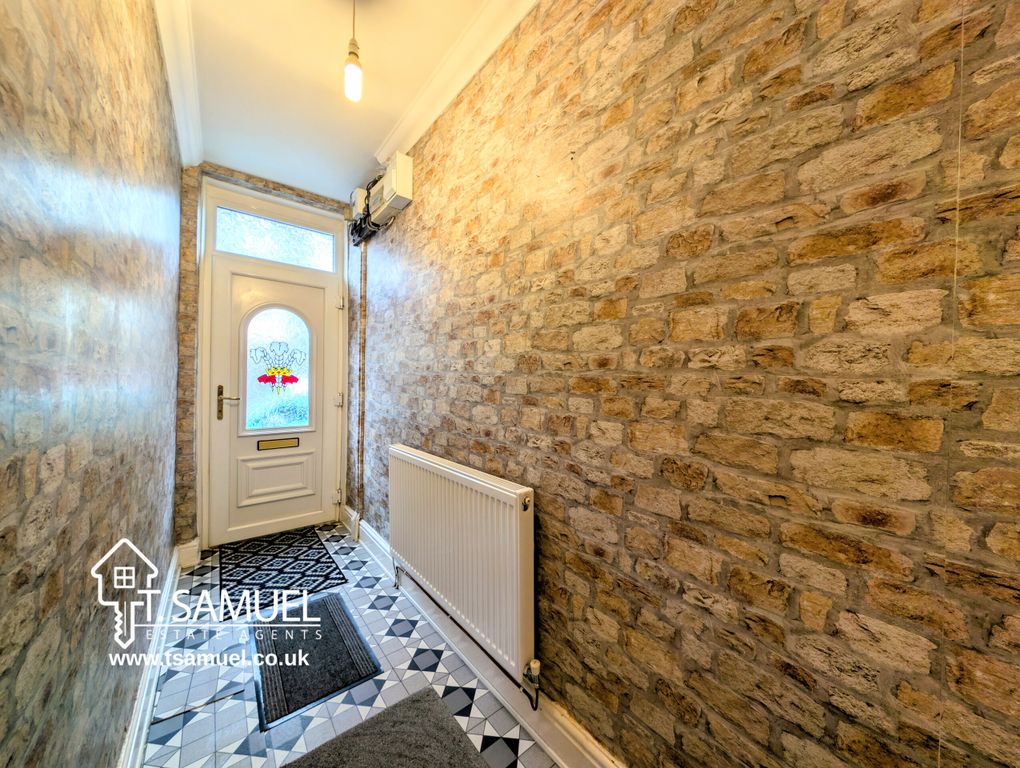 Property photo 2 of 25 Hallway