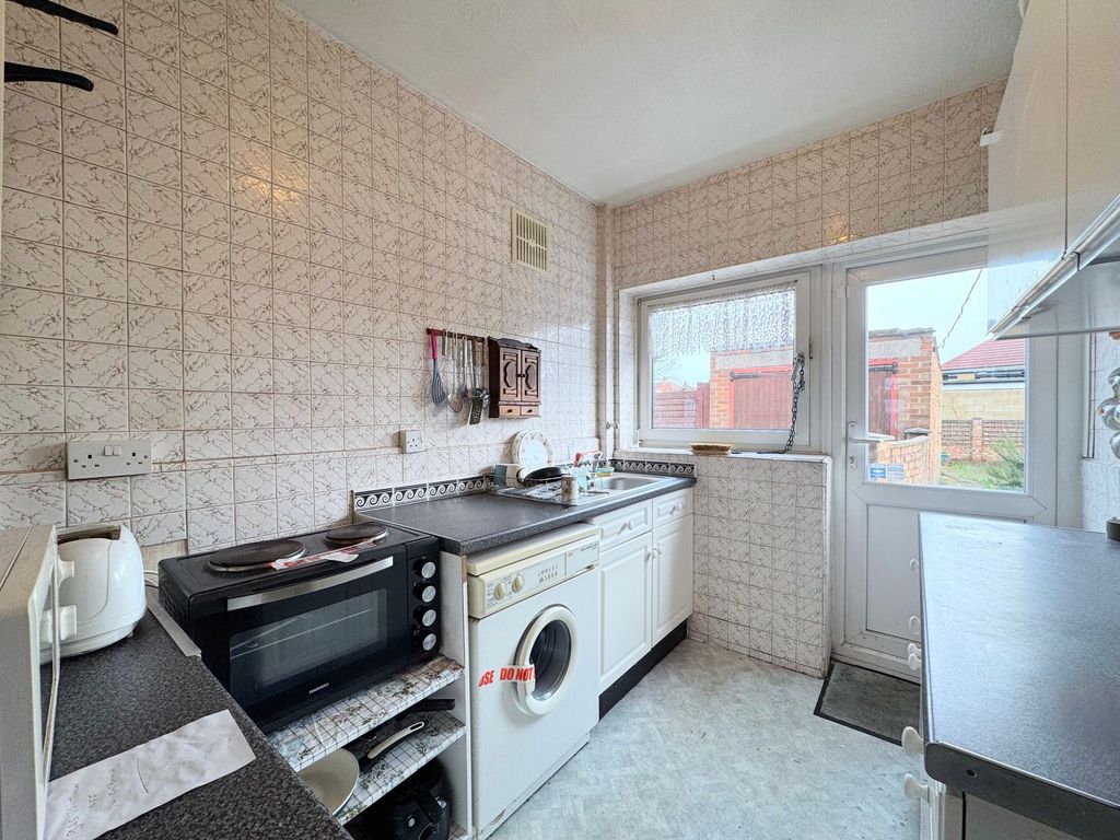 Property photo 3 of 18 Kitchen