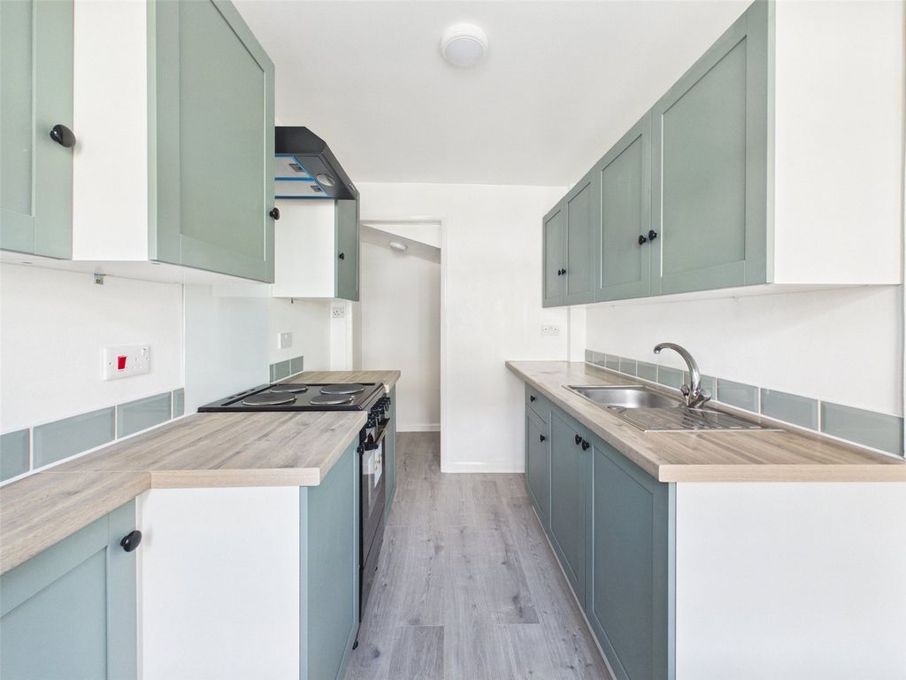 Property photo 2 of 10 Kitchen