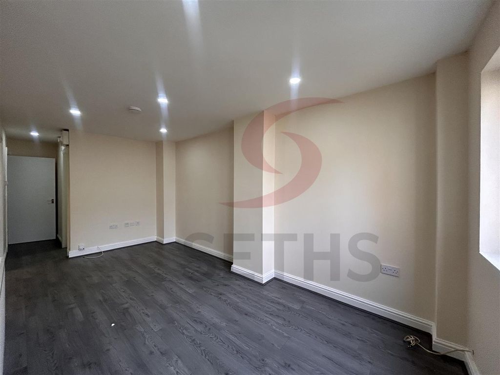 Property photo 3 of 9 Lounge