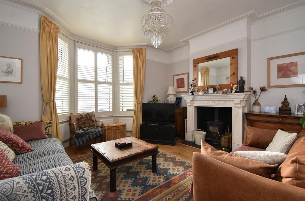 Property photo 1 of 25 Living Room