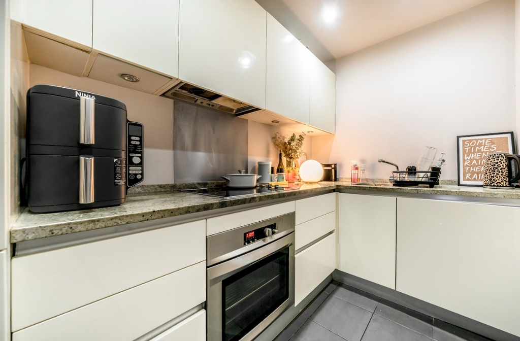 Property photo 3 of 7 Kitchen