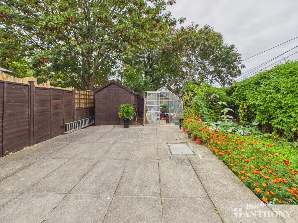 Property photo 3 of 13 Cam03852G0-Pr0799-Still013