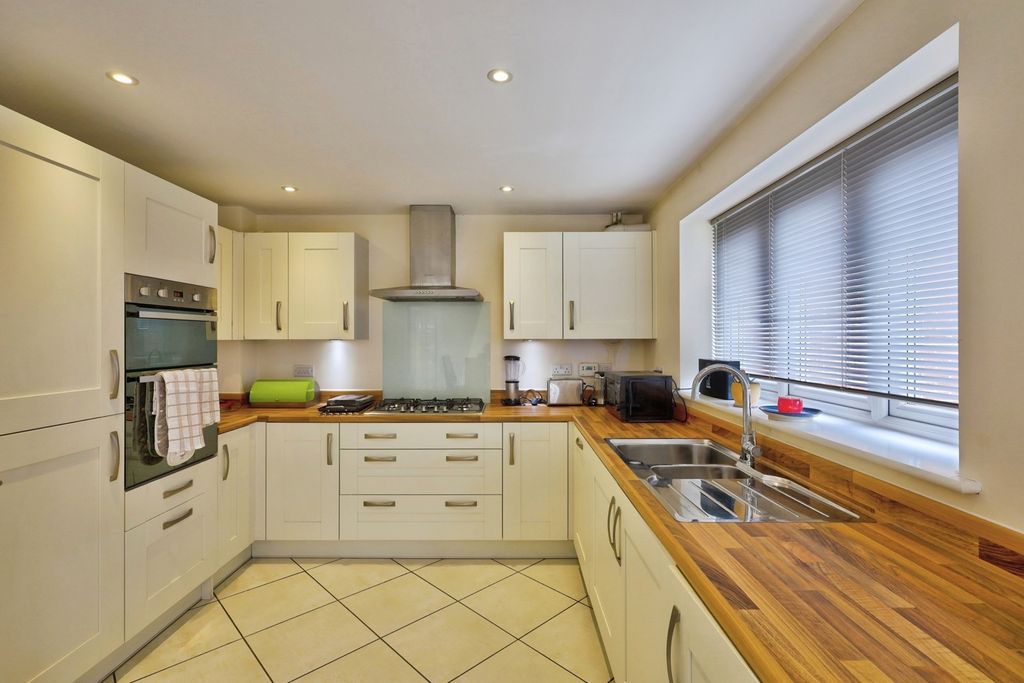 Property photo 3 of 16 Photo