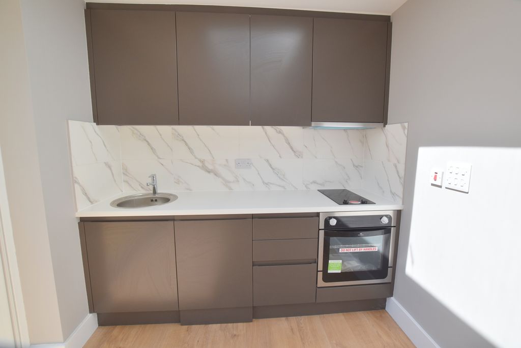 Property photo 2 of 9 Kitchen.Jpg