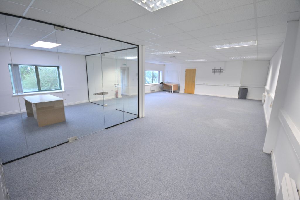 Property photo 1 of 7 Office