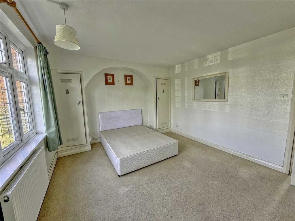 Additional image 8 of 3 bed flat for saleEton Court, 11 Eton Road, Frinton On Sea CO13