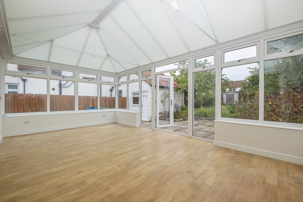 Property photo 3 of 23 4-Raeburn-Avenue-...