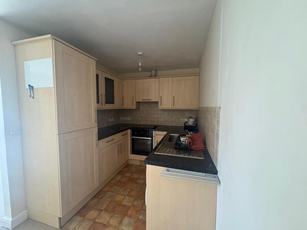 Property photo 2 of 6 Kitchen