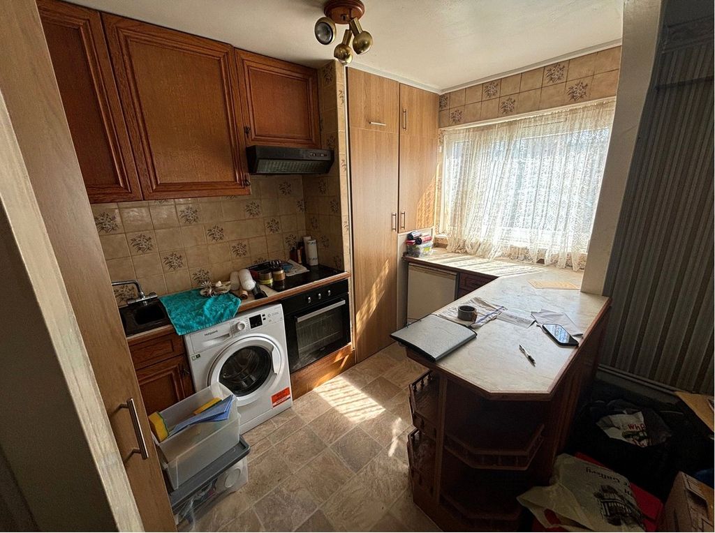 Property photo 3 of 8 Picture No. 14
