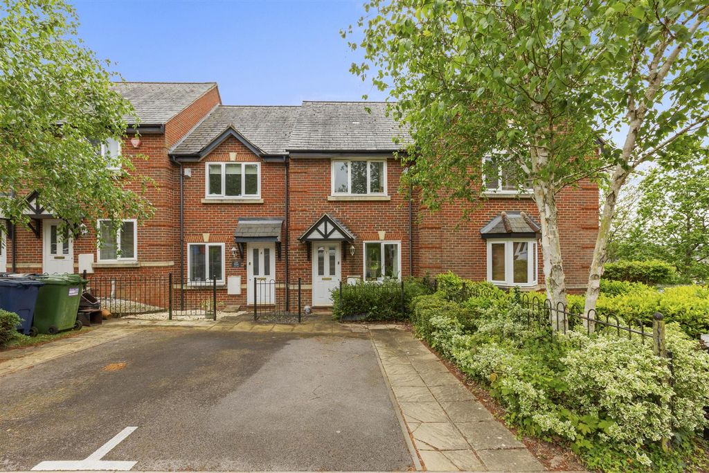 Property photo 1 of 13 Shrubbery Close-12.Jpg
