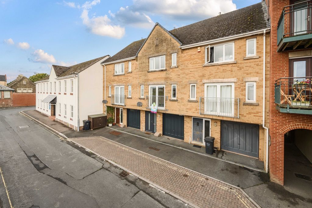 Property photo 1 of 21 1343812-1-68Adc53227953