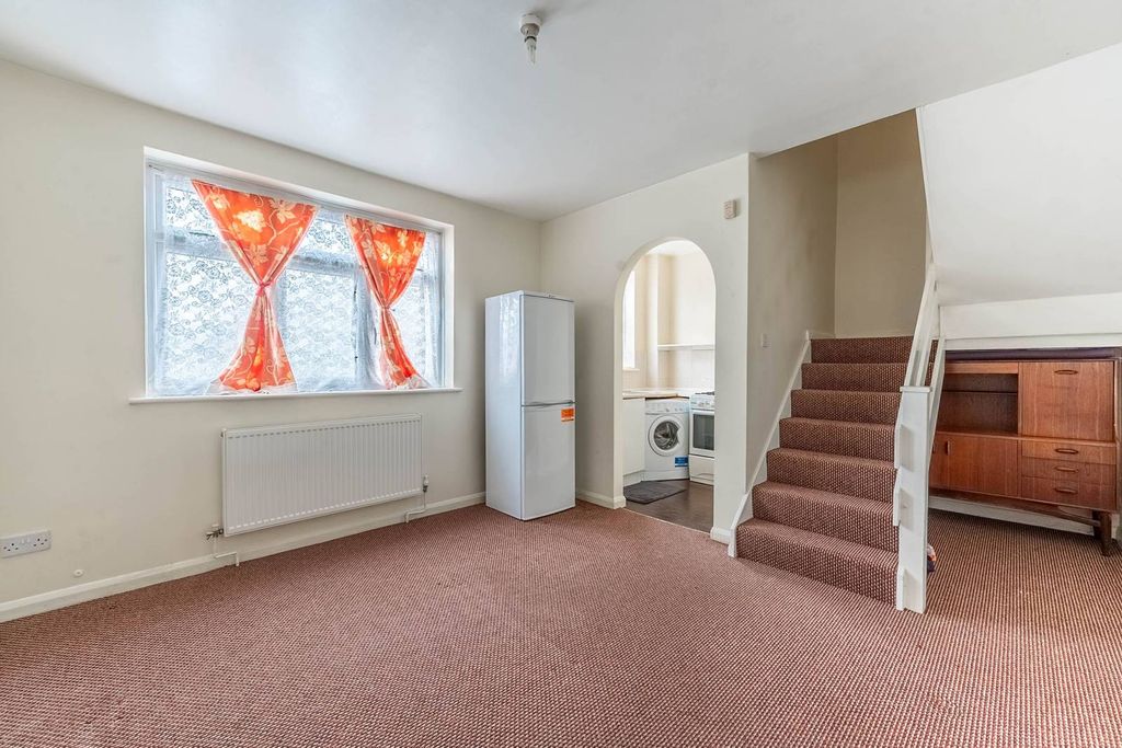 Property photo 2 of 8