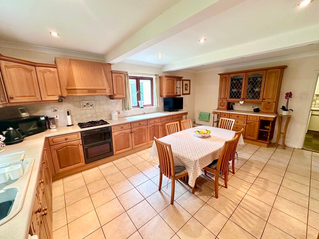 Property photo 2 of 40