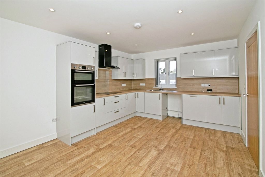 Property photo 3 of 23 Picture No. 04