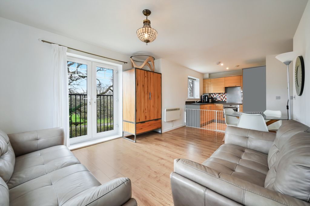 Property photo 2 of 16 Picture No. 14