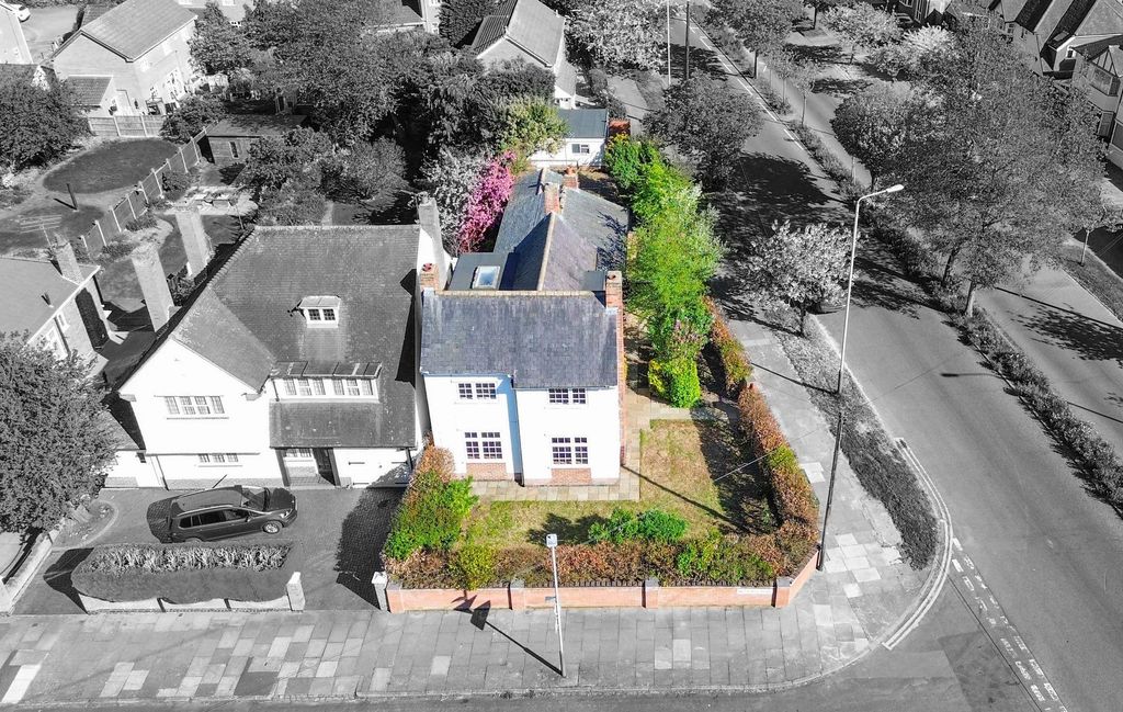 Property photo 2 of 62