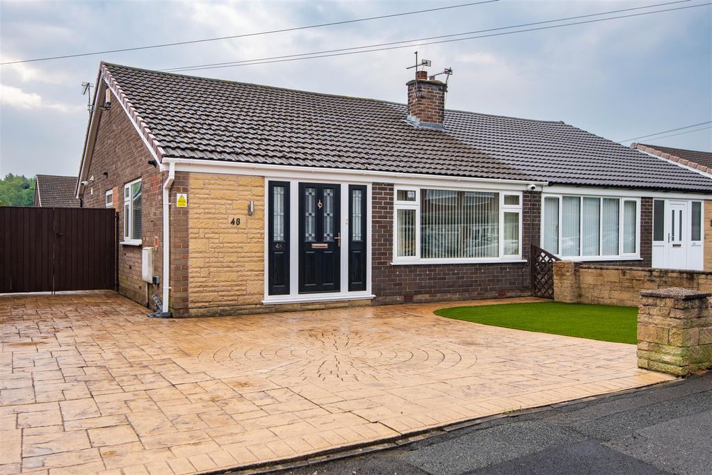 Property photo 1 of 17 Front External