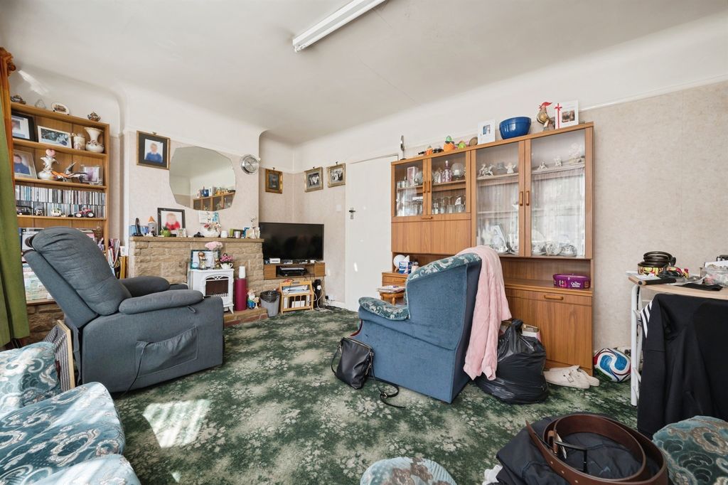 Property photo 3 of 16