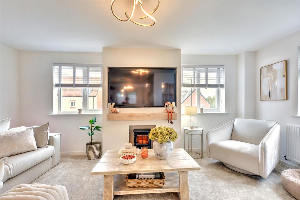 Property photo 2 of 37 Lounge (2).Jpeg