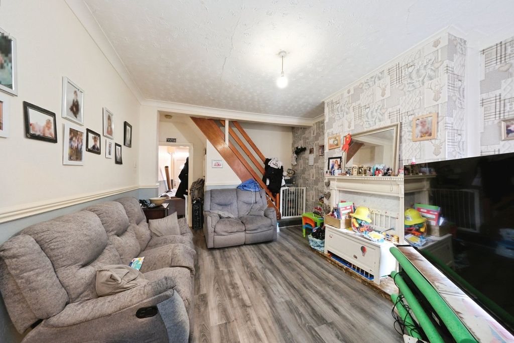 Property photo 3 of 12