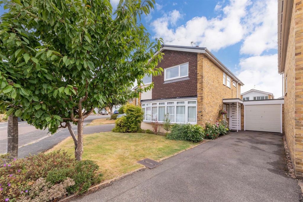 Property photo 1 of 20 23 St Peters Close-5.Jpg