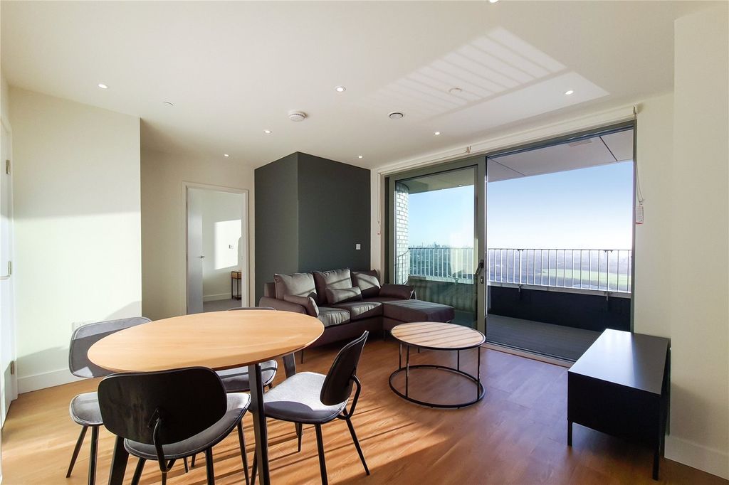 Property photo 2 of 25 Picture No. 13