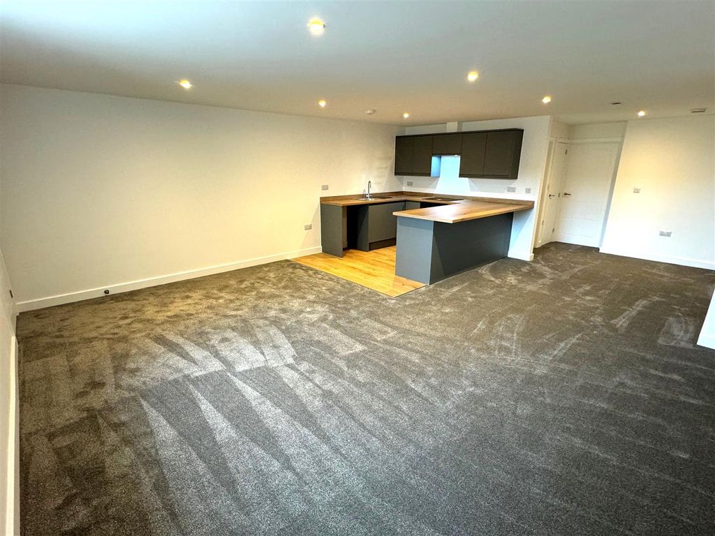 Property photo 2 of 10 1 Rowan Lounge