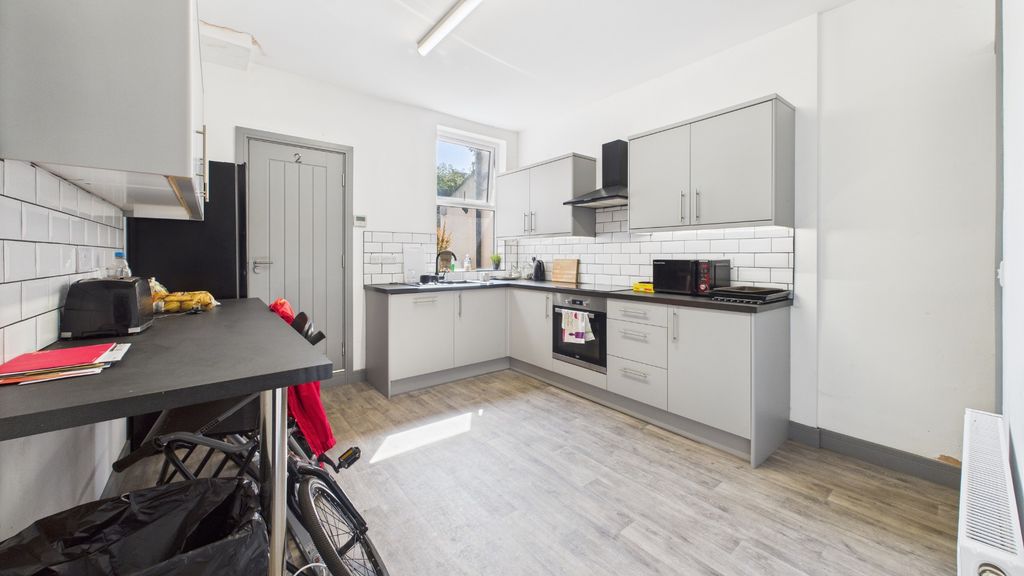 Property photo 2 of 21 4184723
