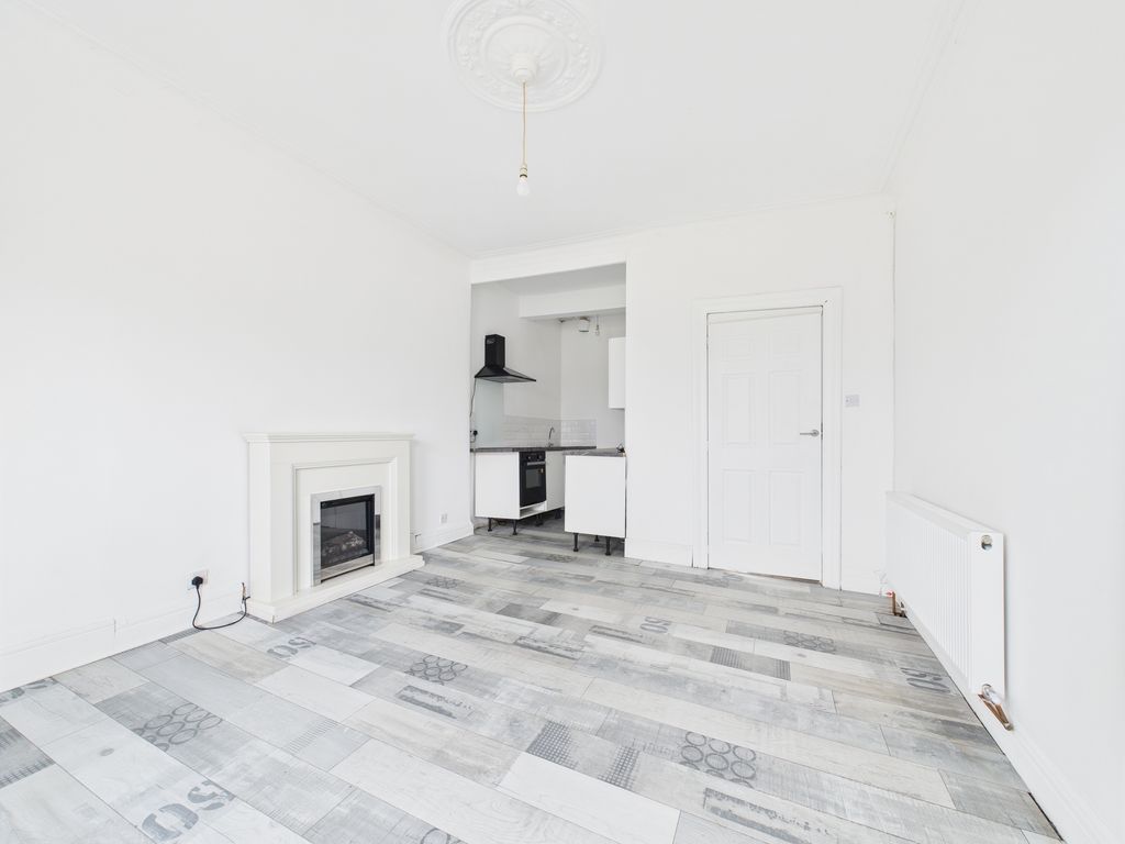 Property photo 3 of 9 4