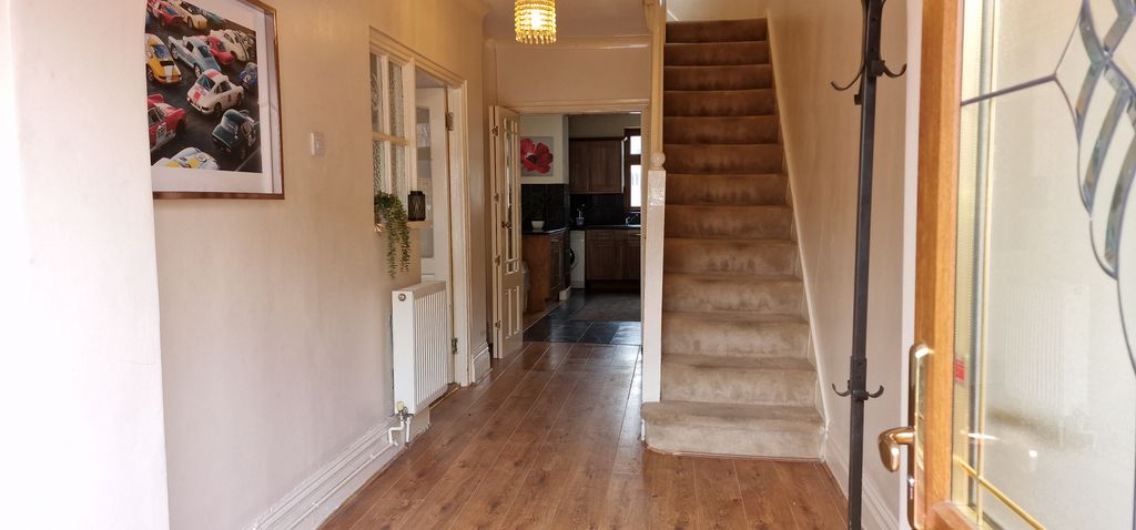 Property photo 2 of 27