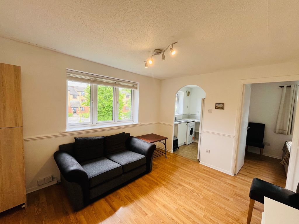 Property photo 3 of 7 Lounge3