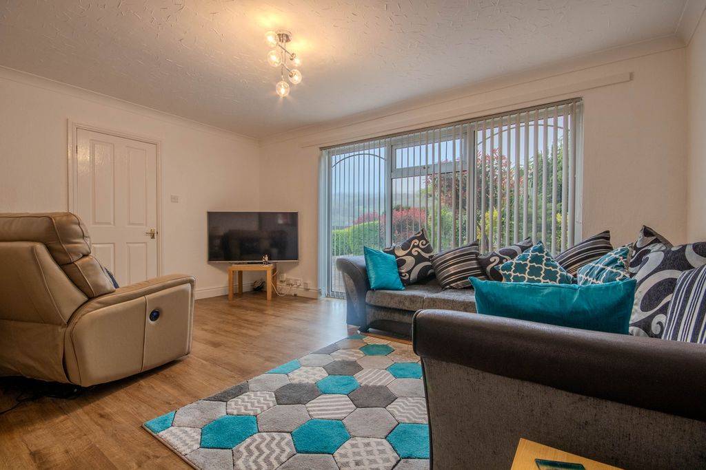 Property photo 3 of 33