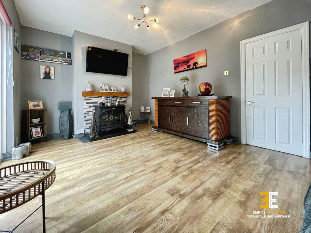 Property photo 2 of 33
