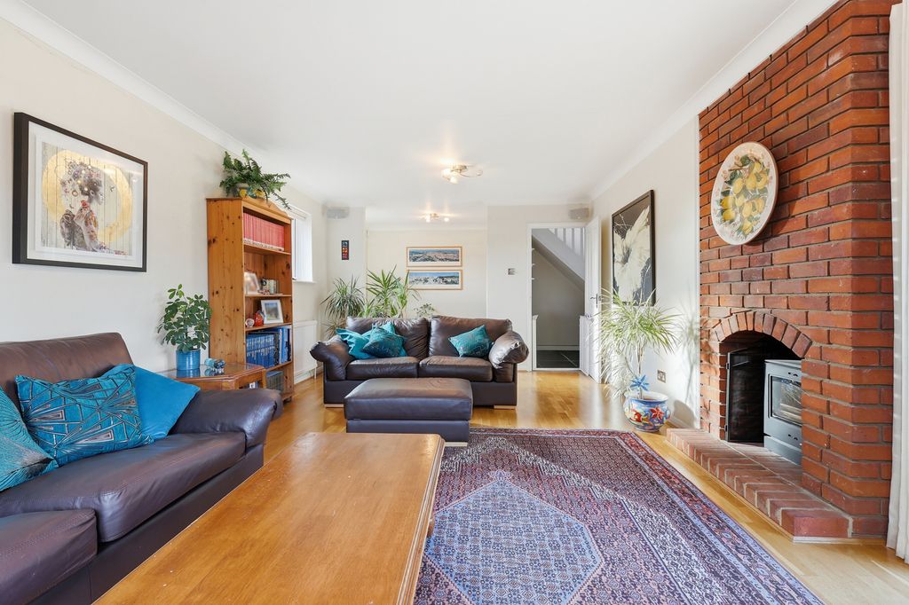 Property photo 2 of 24