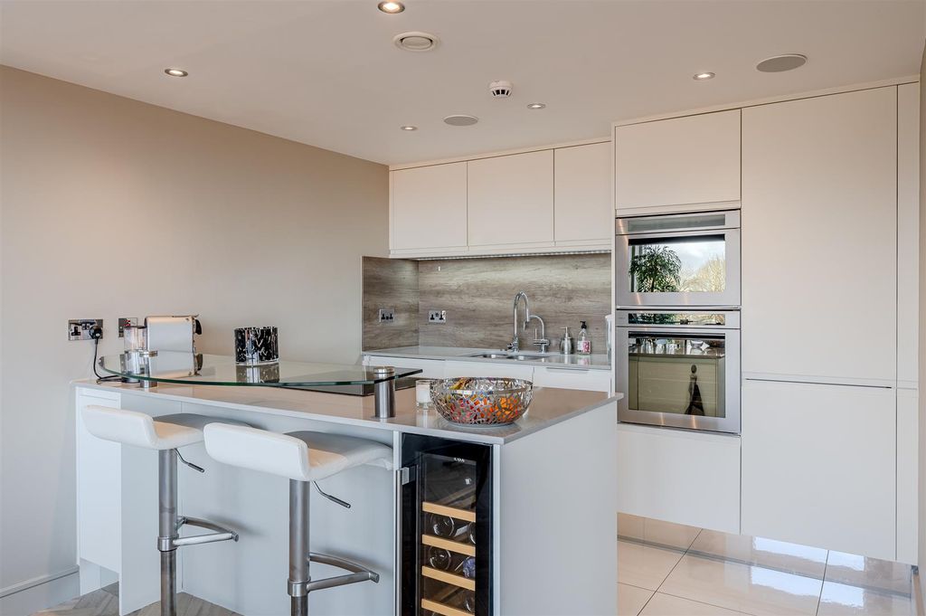Property photo 3 of 16 Kitchen