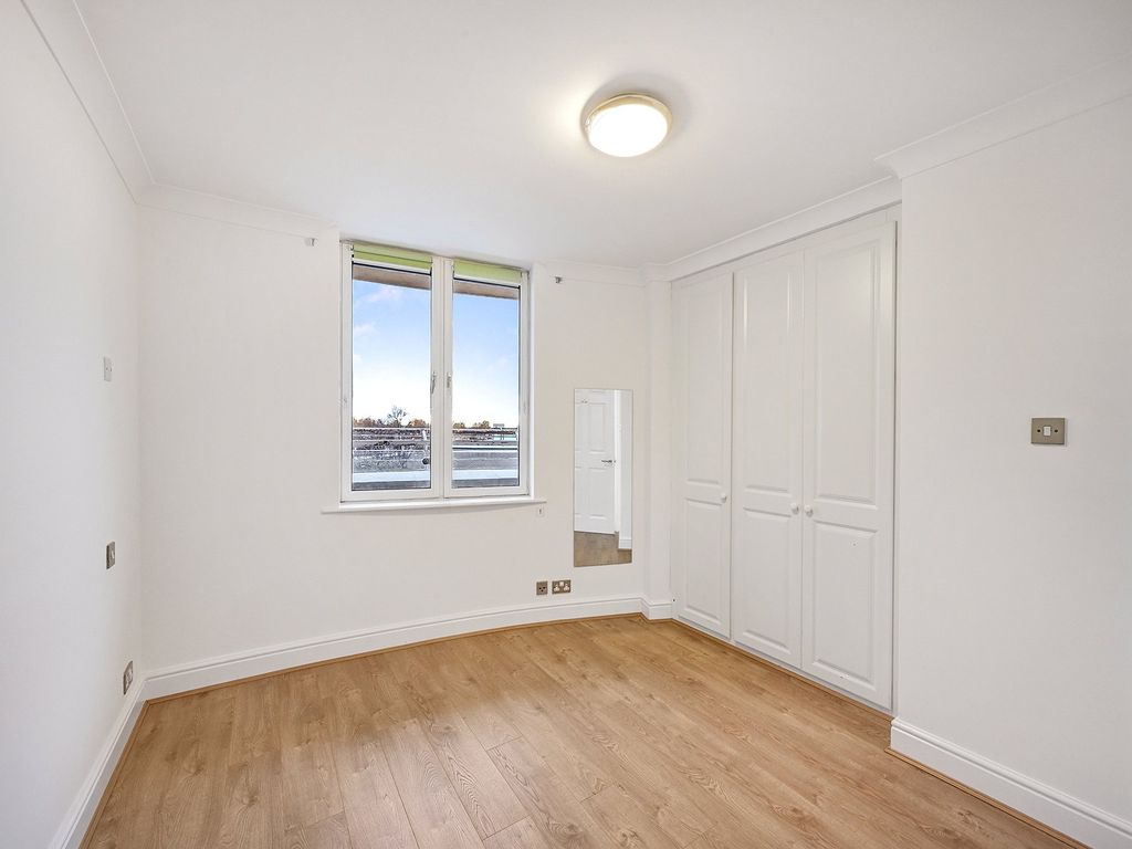 Property photo 2 of 14 Stamford Gate House