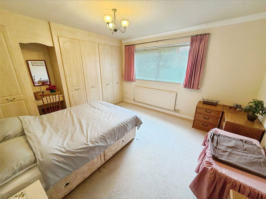 Property photo 3 of 20 Bedroom 1