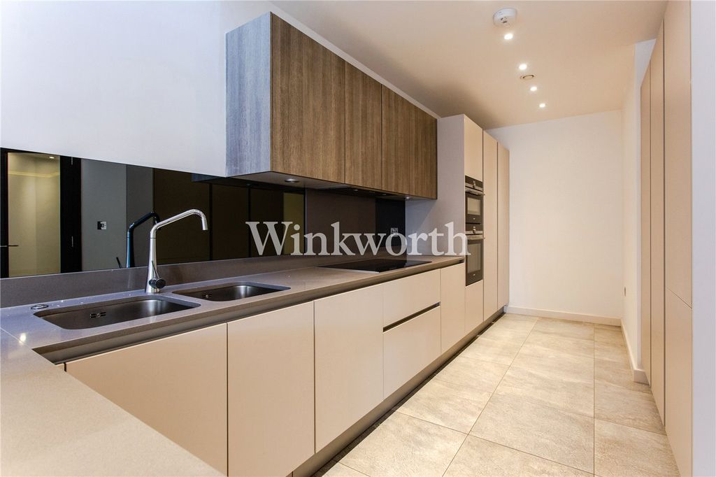 Property photo 1 of 12 Fitted Kitchen