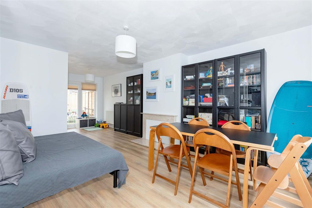 Property photo 2 of 13 New Shot - Coleridge Crescent.Jpg