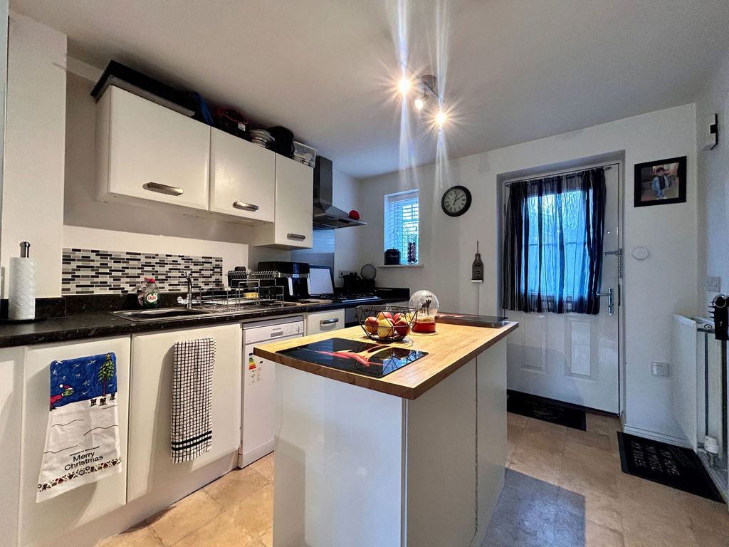 Property photo 3 of 21