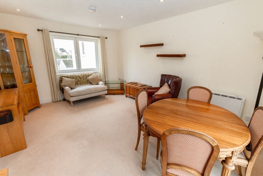 Property photo 3 of 10 Picture No. 06