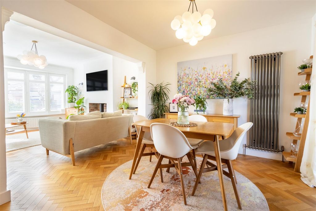 Property photo 3 of 12 Kitchen / Dining Room